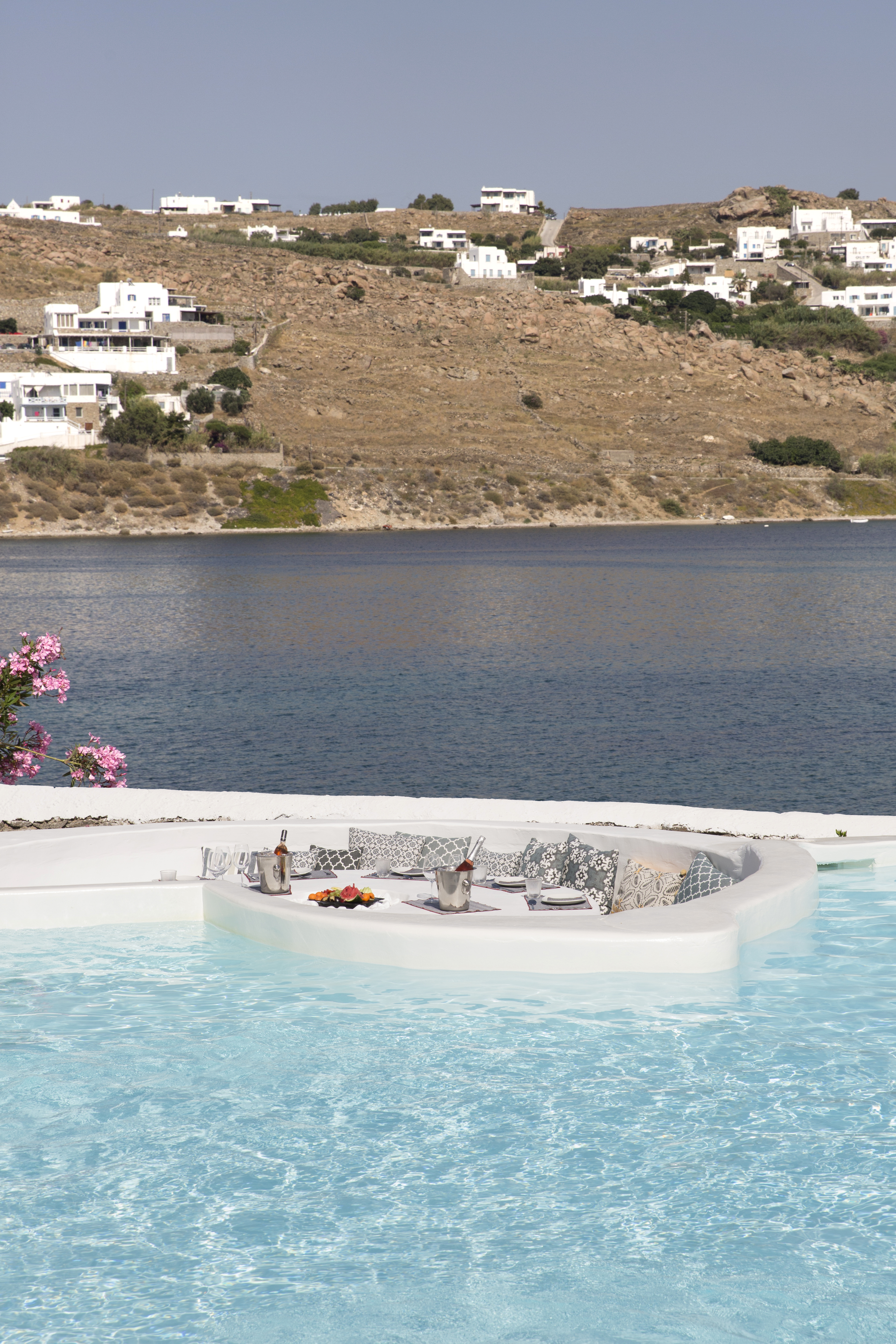 Dreambox Mykonos Suites