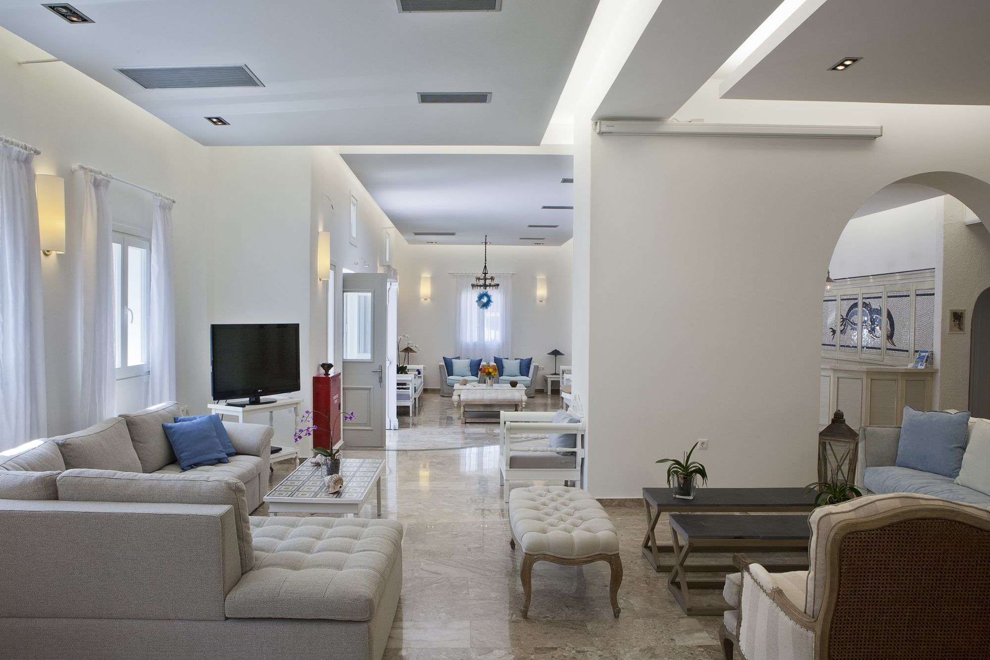 Kamari Hotel