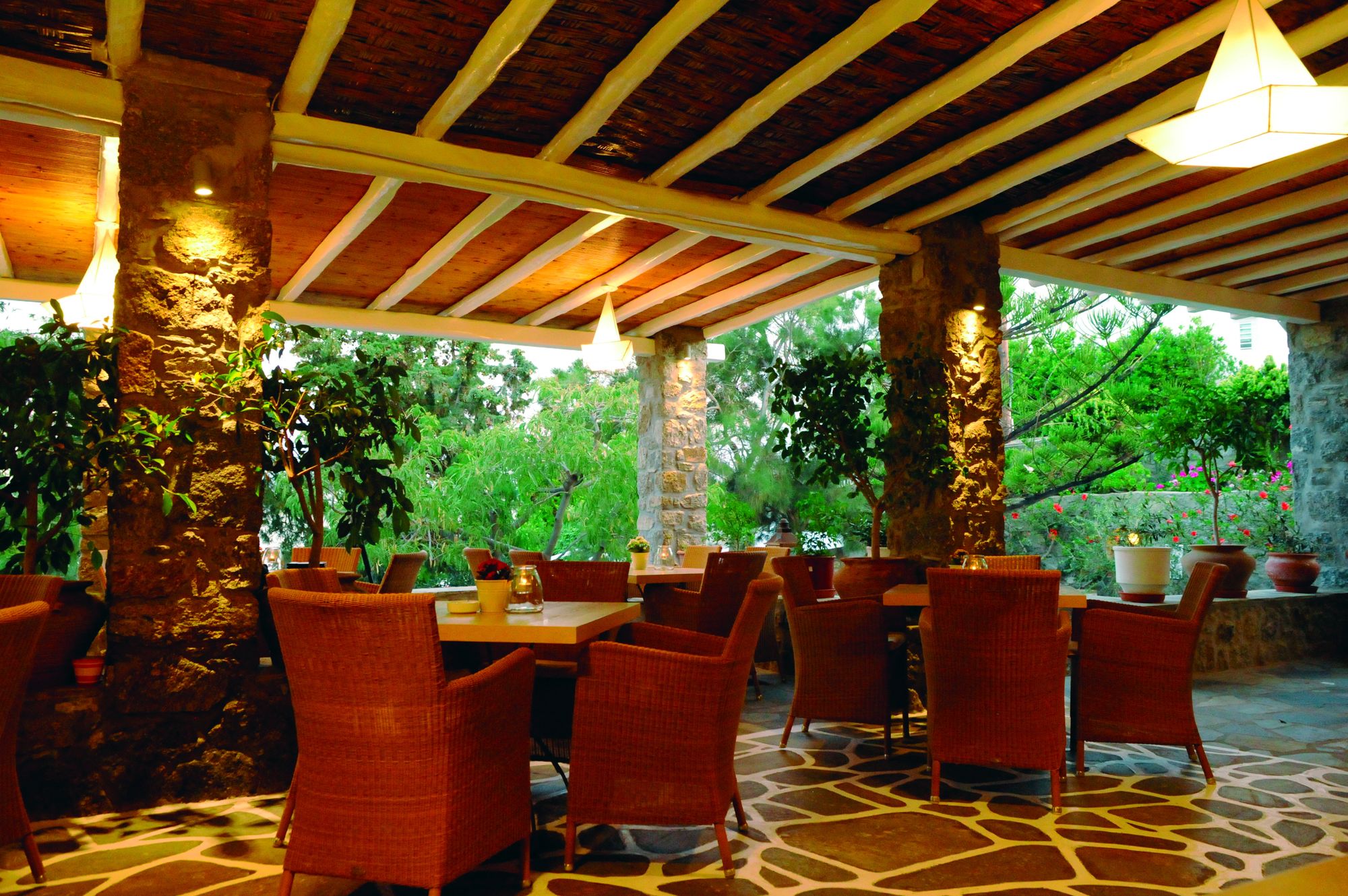Kamari Hotel