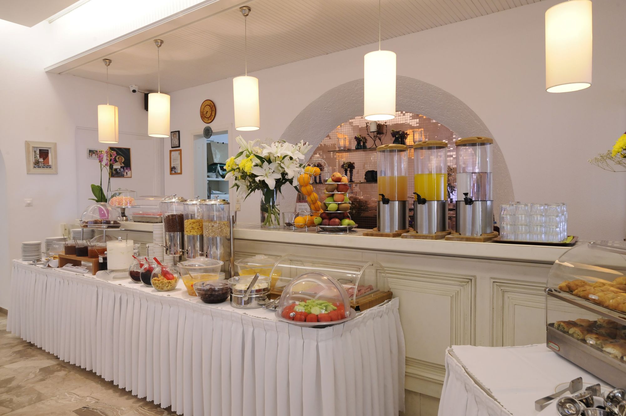 Kamari Hotel