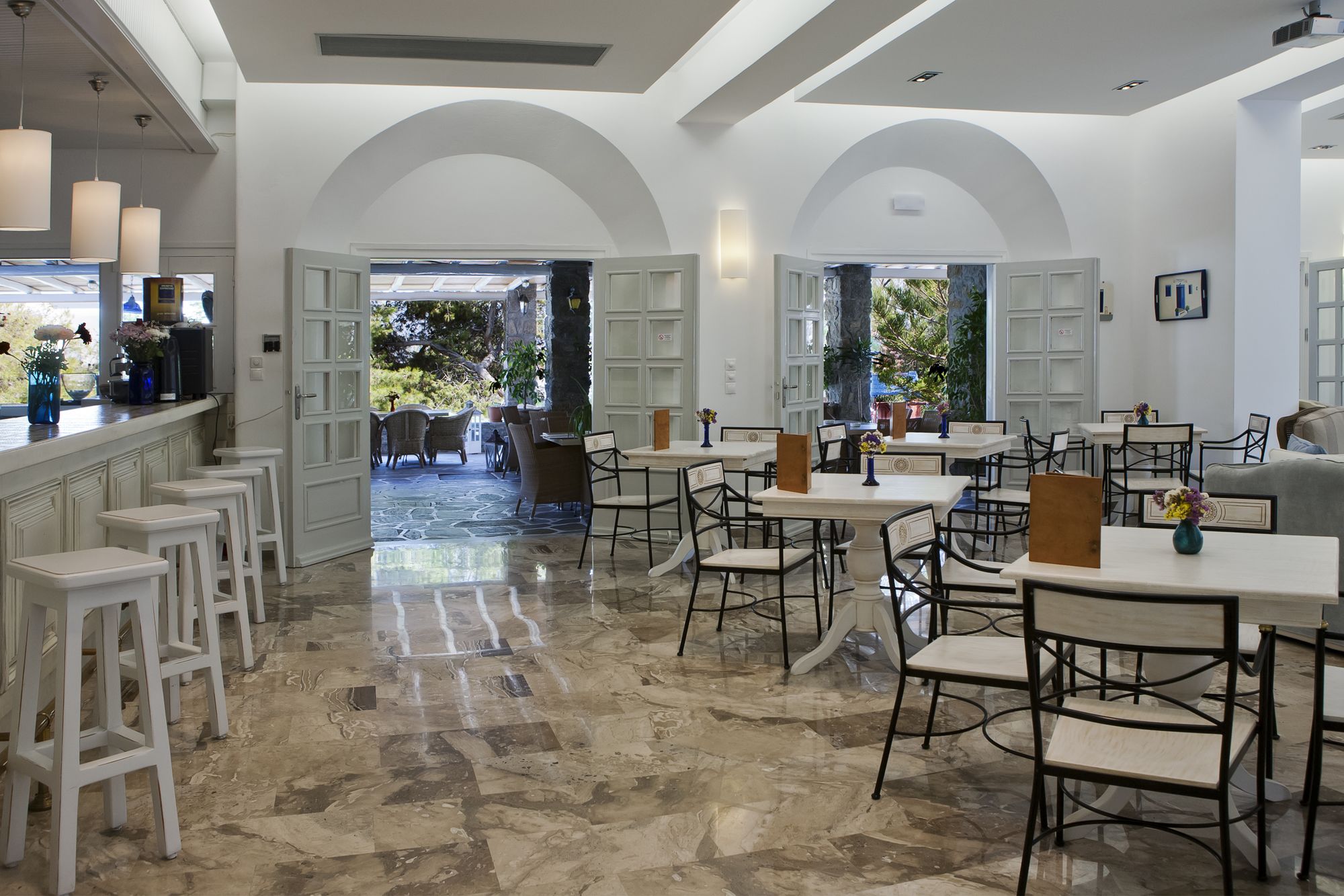Kamari Hotel