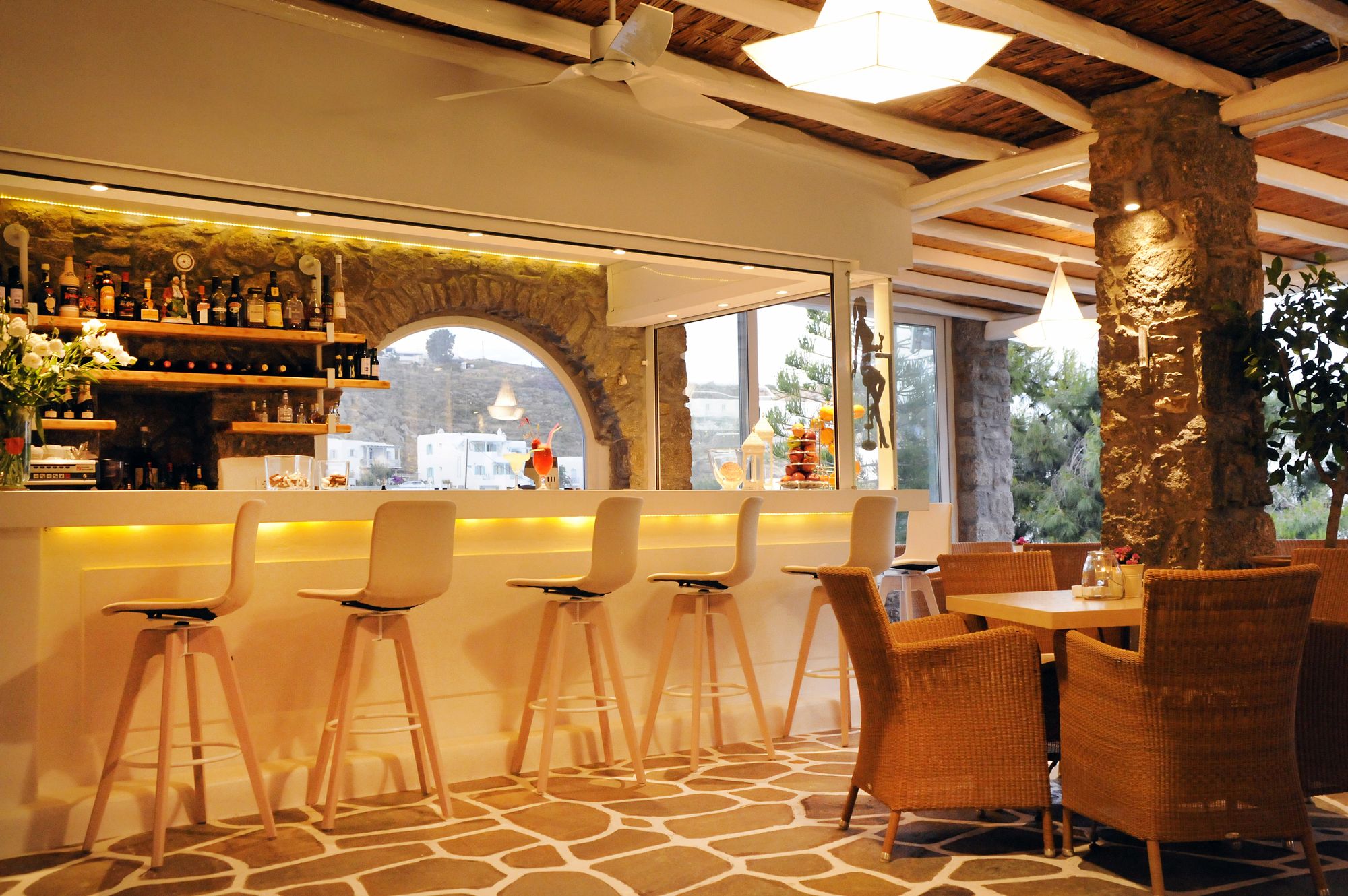 Kamari Hotel