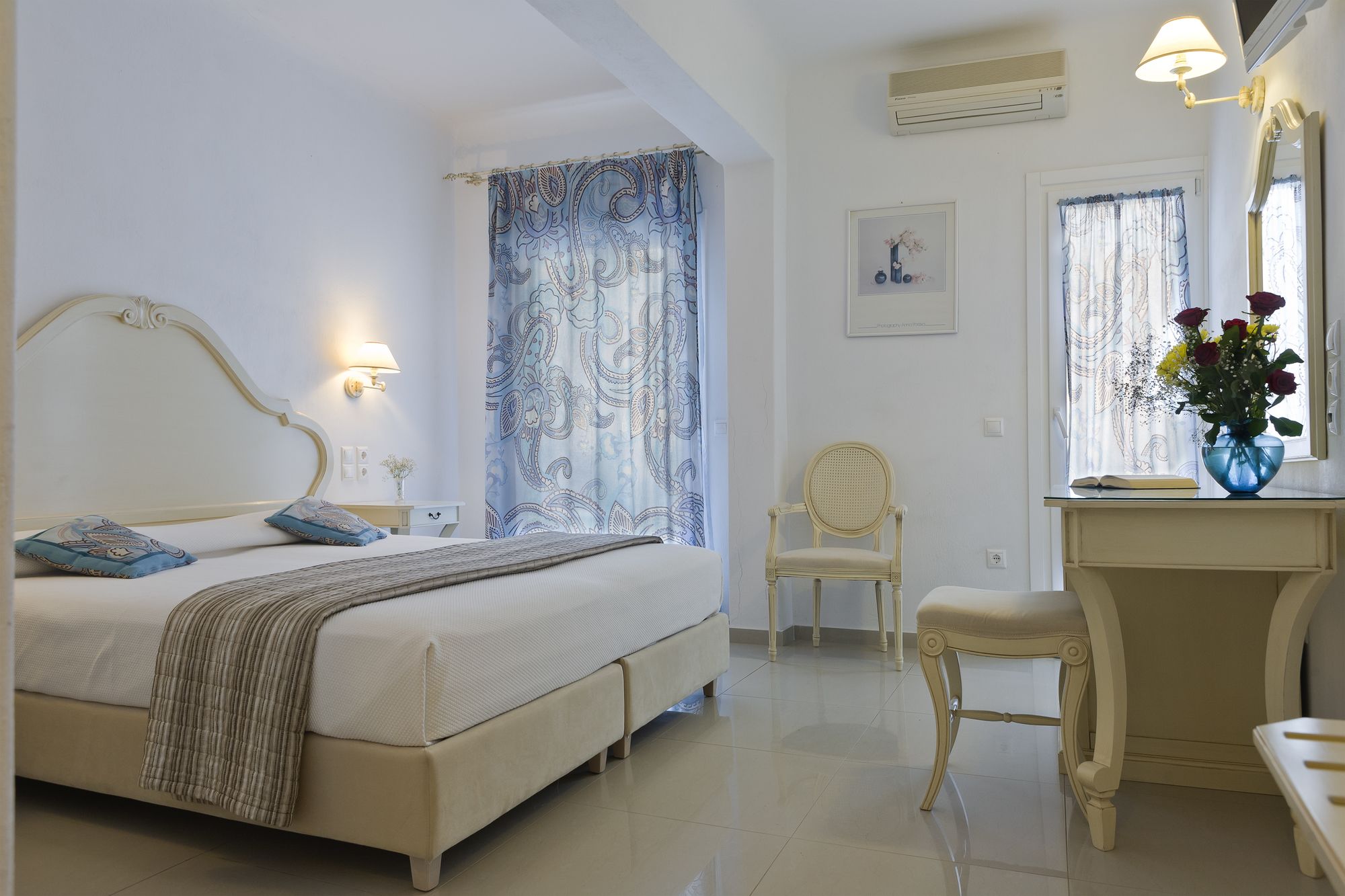 Kamari Hotel