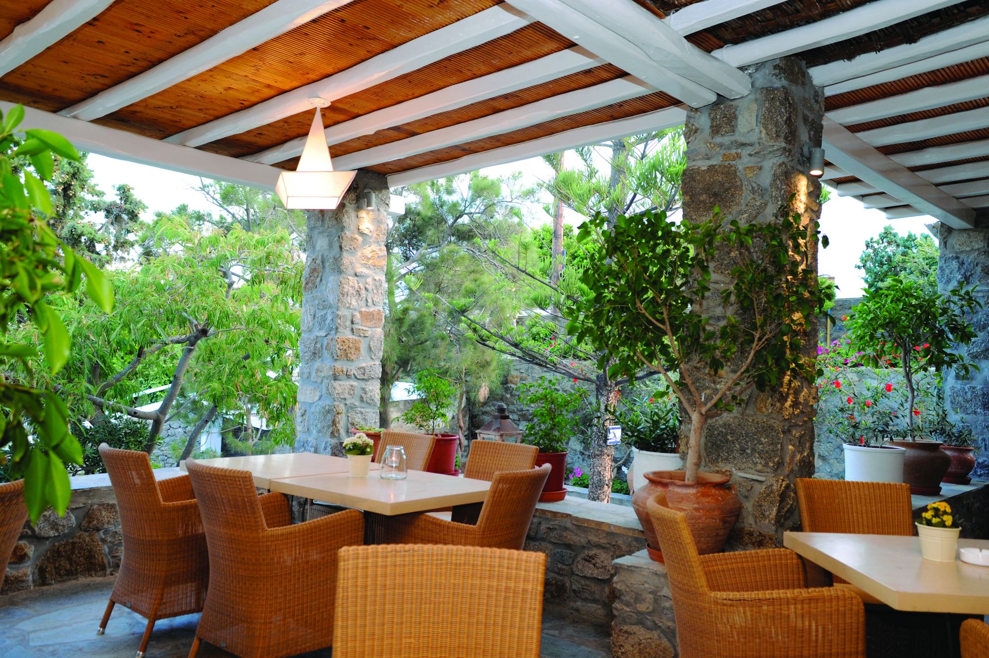Kamari Hotel