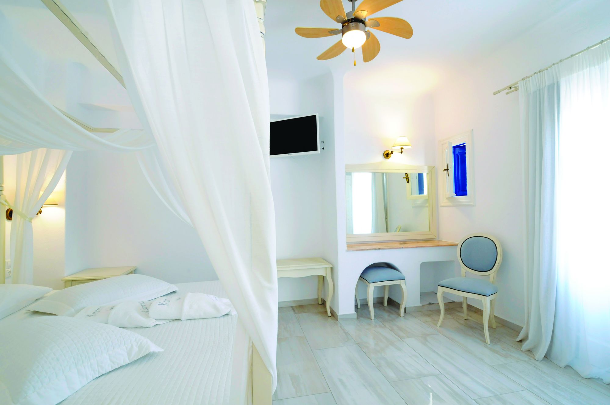 Kamari Hotel