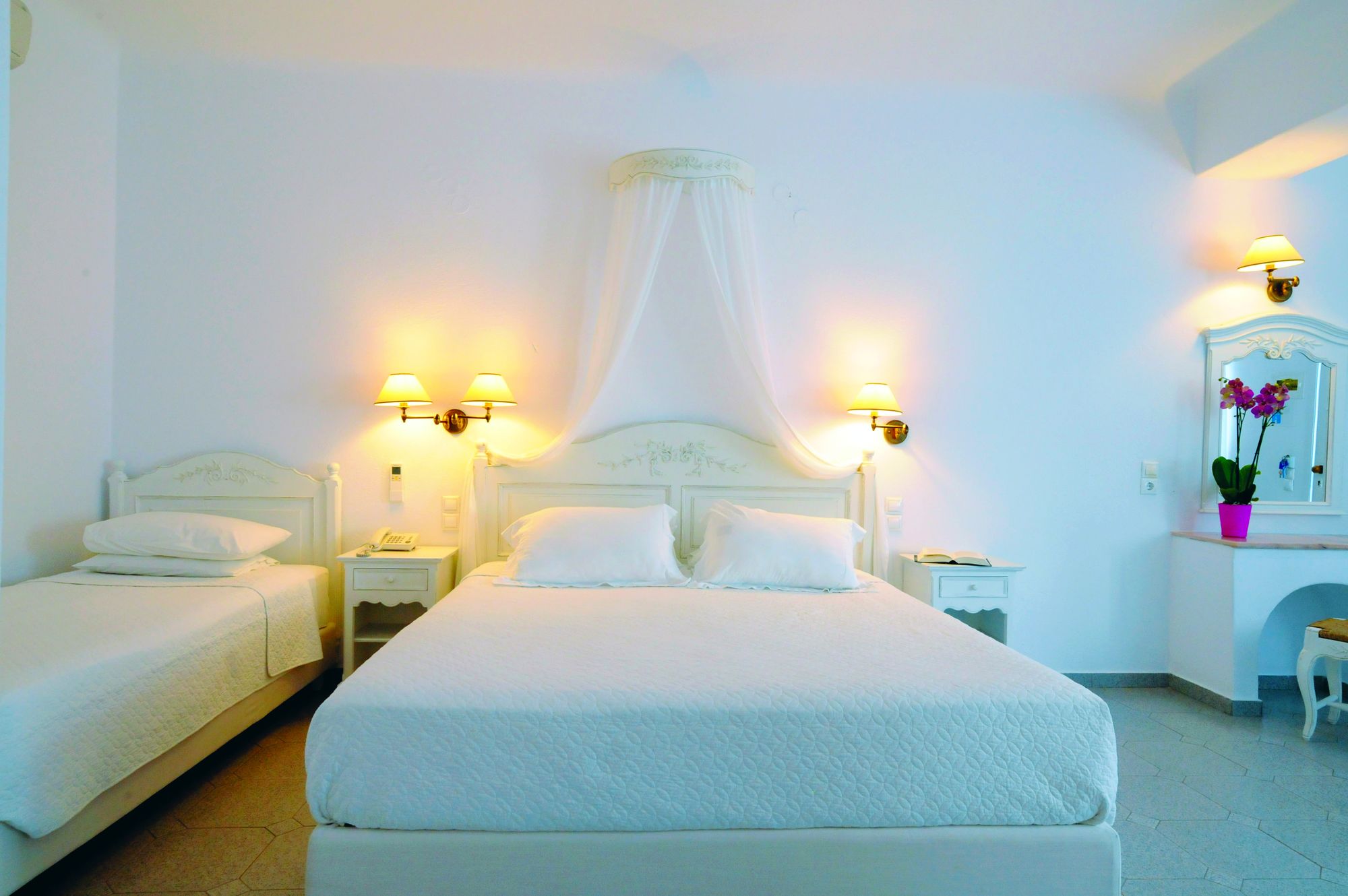 Kamari Hotel