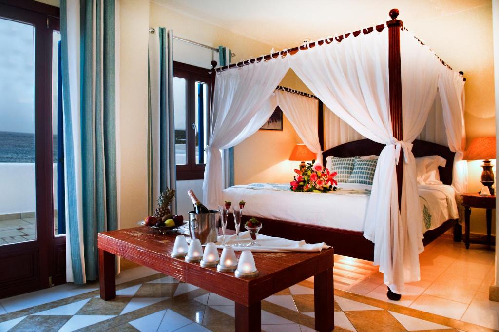 Petinos Beach Hotel
