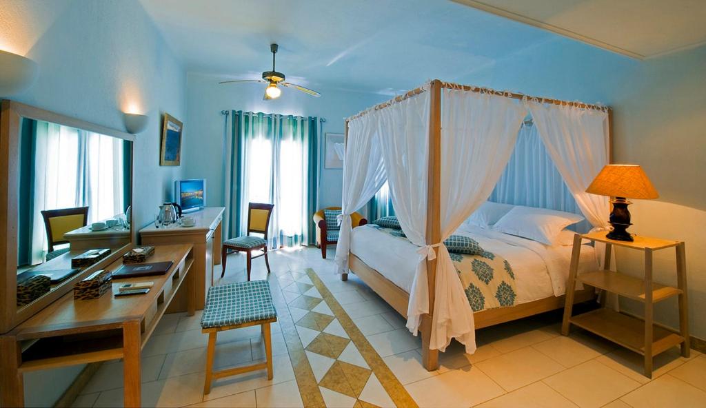 Petinos Beach Hotel