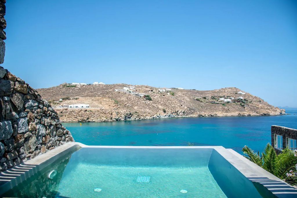 Etesians Luxury Suites