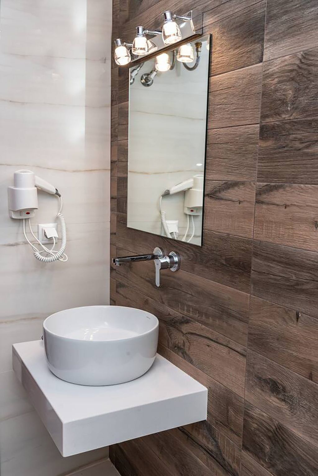 Etesians Luxury Suites