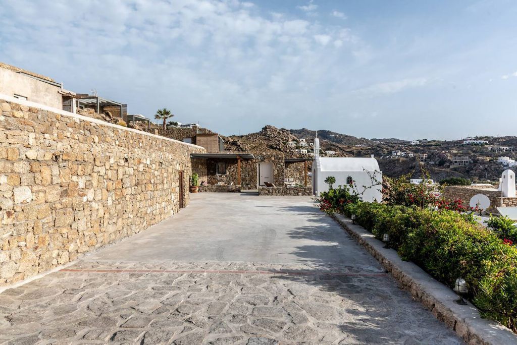 Etesians Luxury Suites