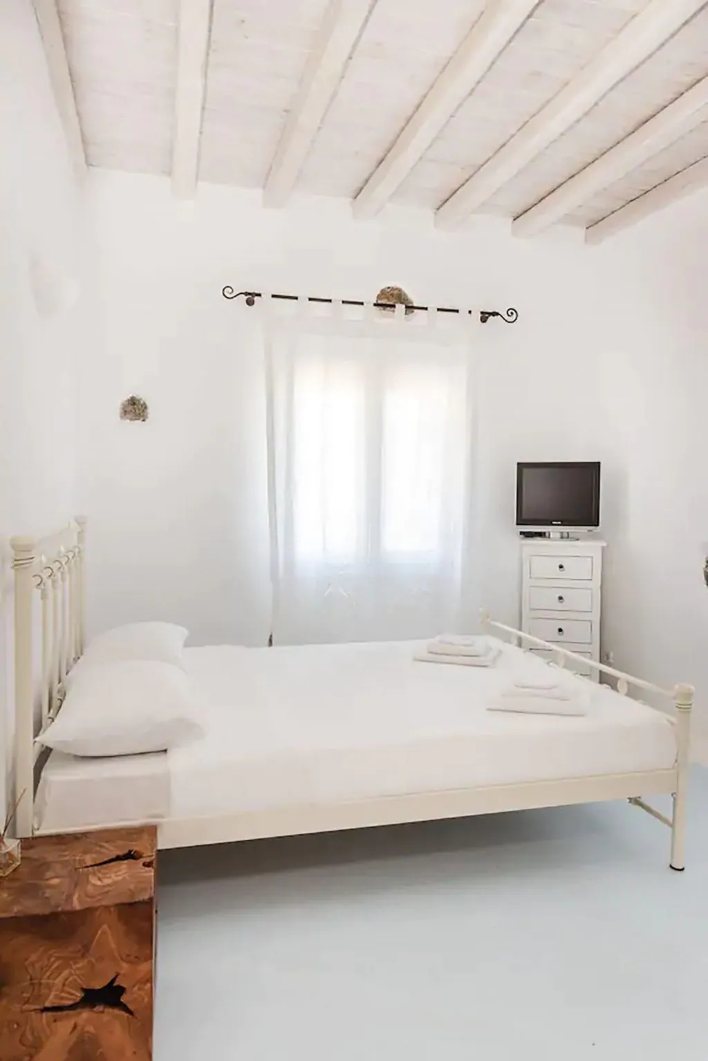Etesians Luxury Suites