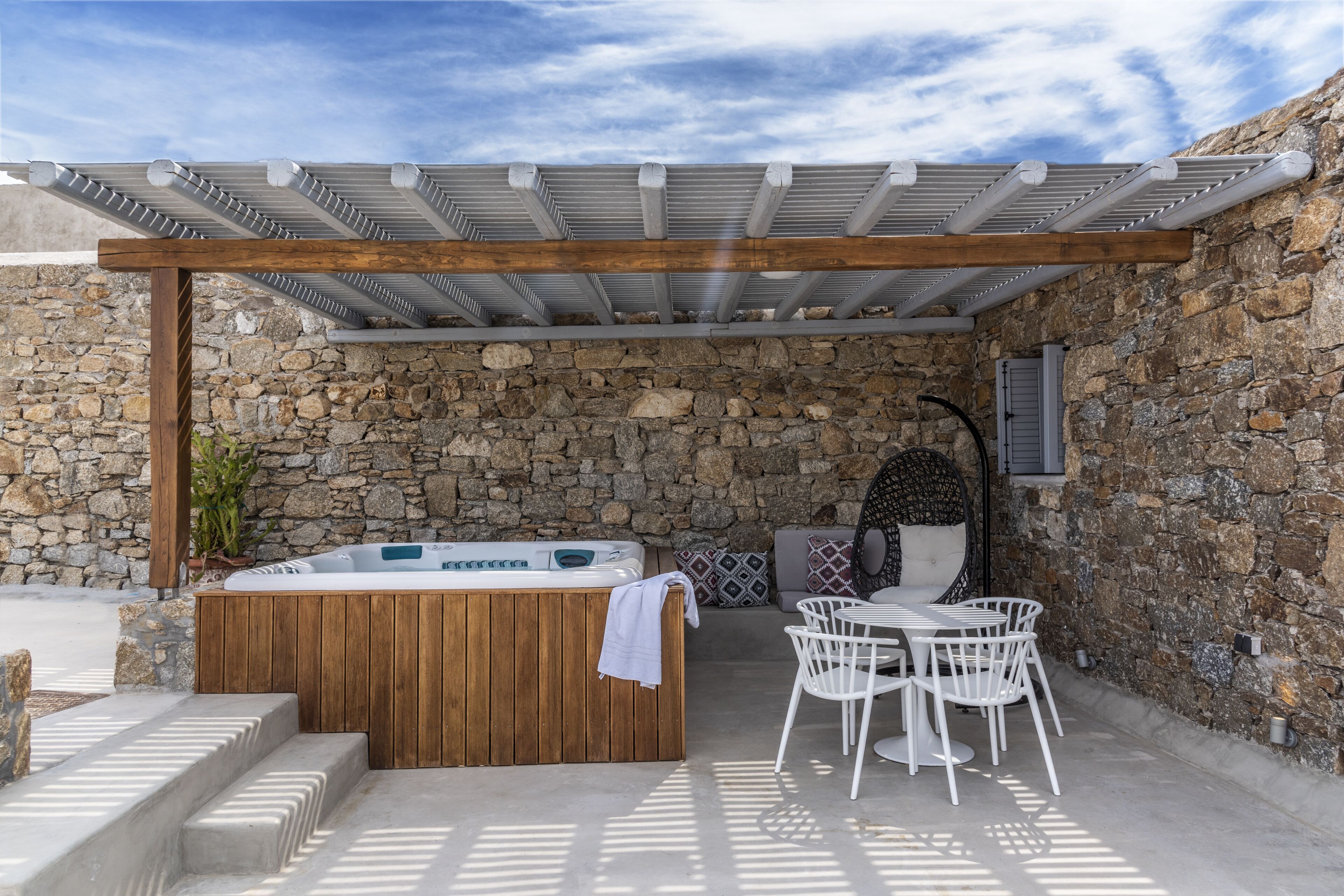 Etesians Luxury Suites