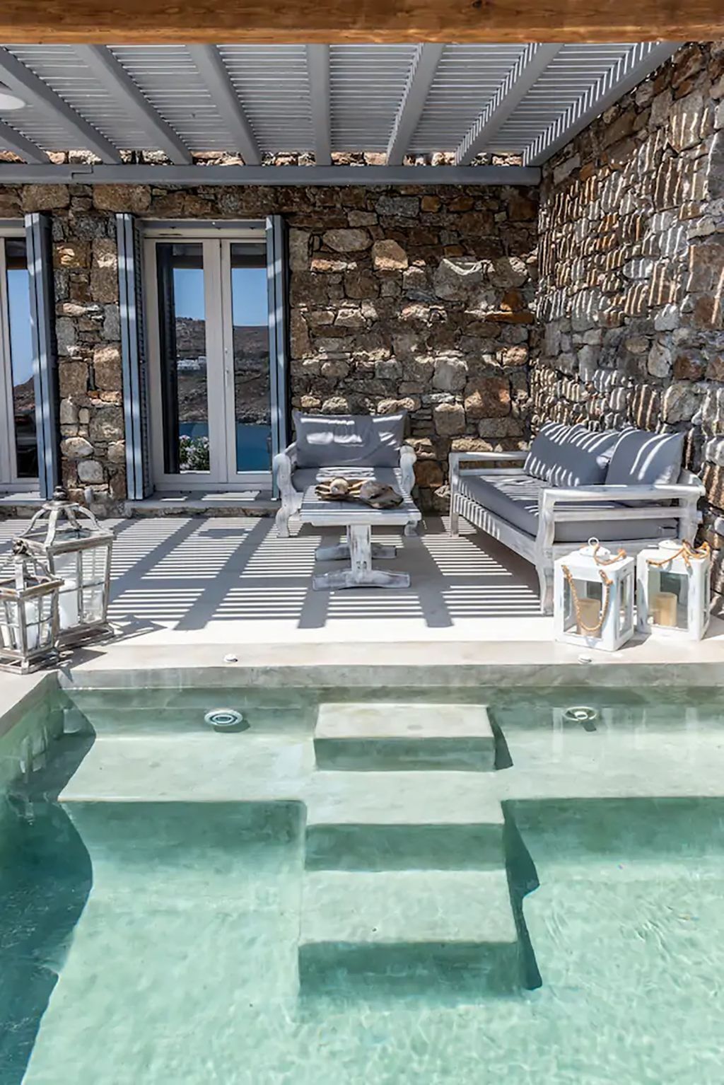 Etesians Luxury Suites