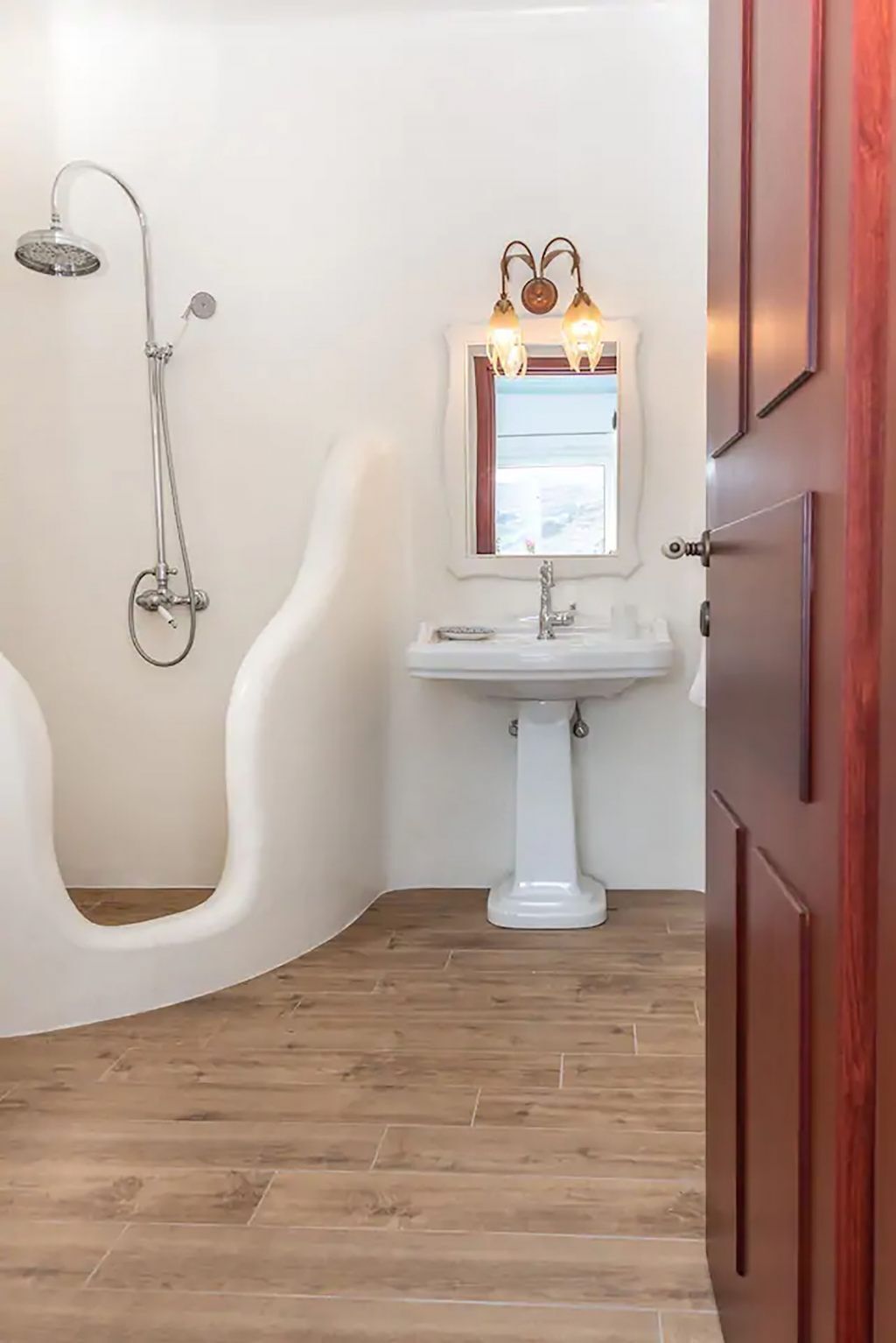 Etesians Luxury Suites