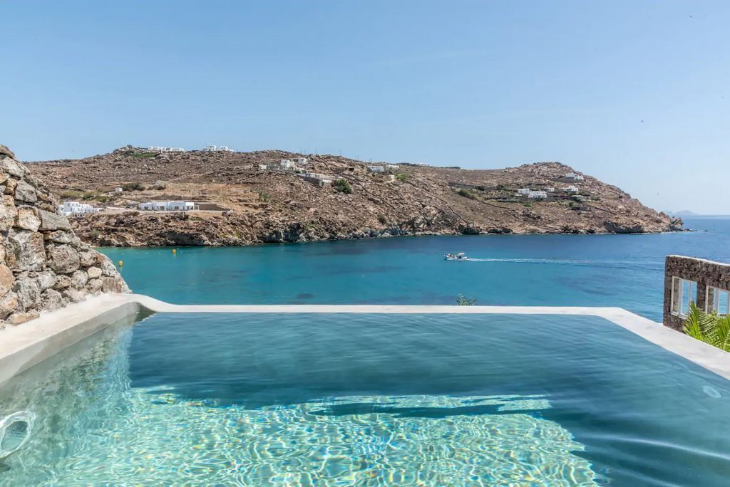 Etesians Luxury Suites