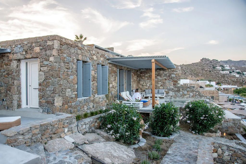 Etesians Luxury Suites