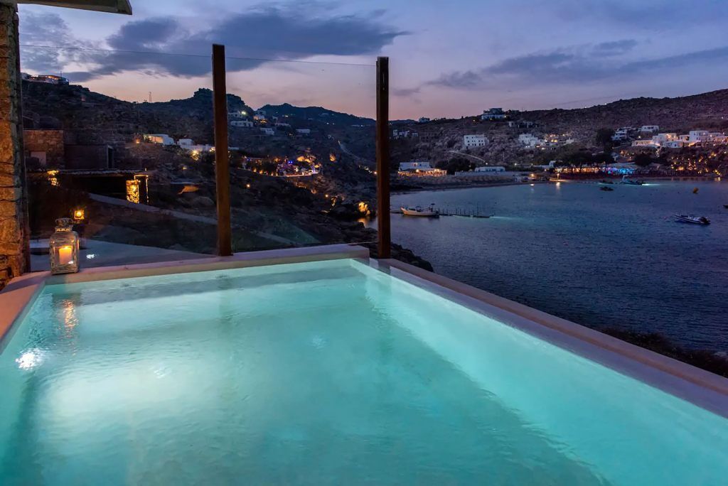 Etesians Luxury Suites