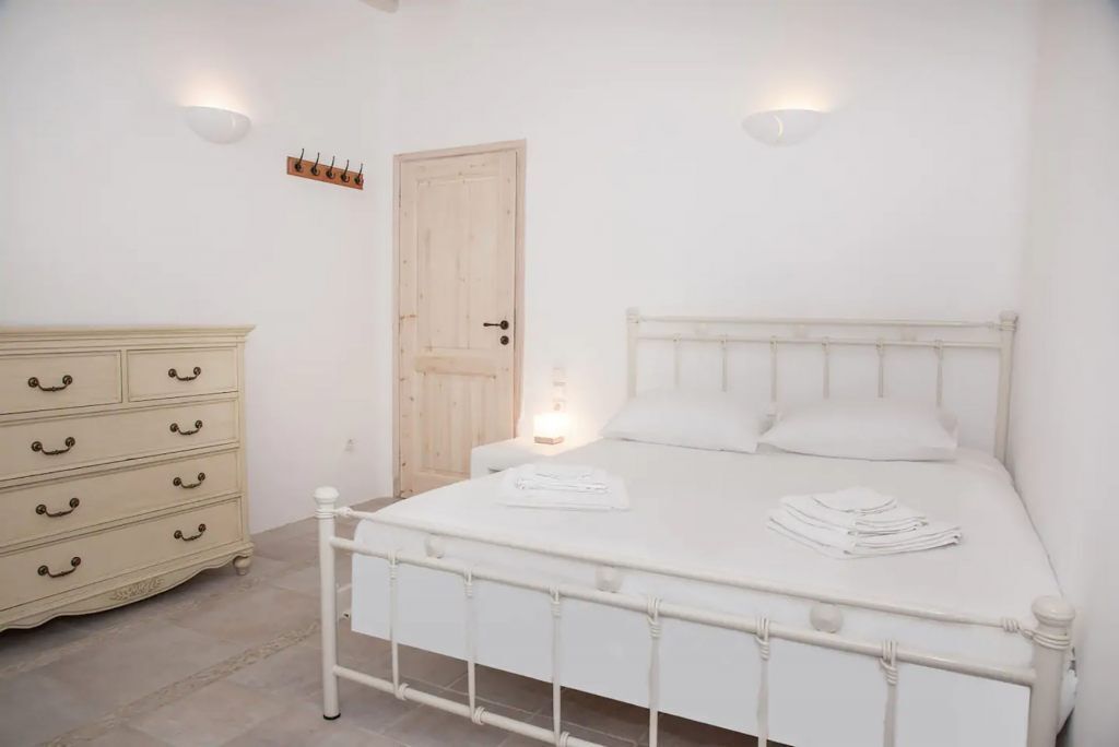 Etesians Luxury Suites