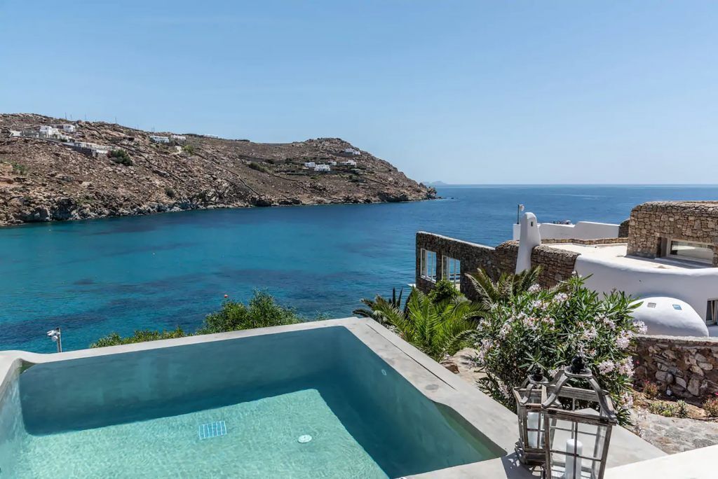Etesians Luxury Suites