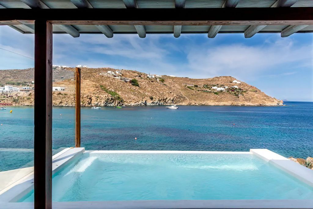 Etesians Luxury Suites