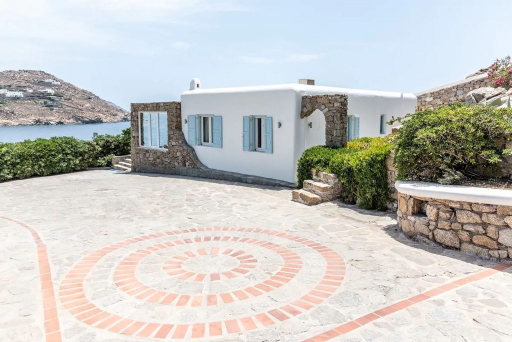 Etesians Luxury Suites