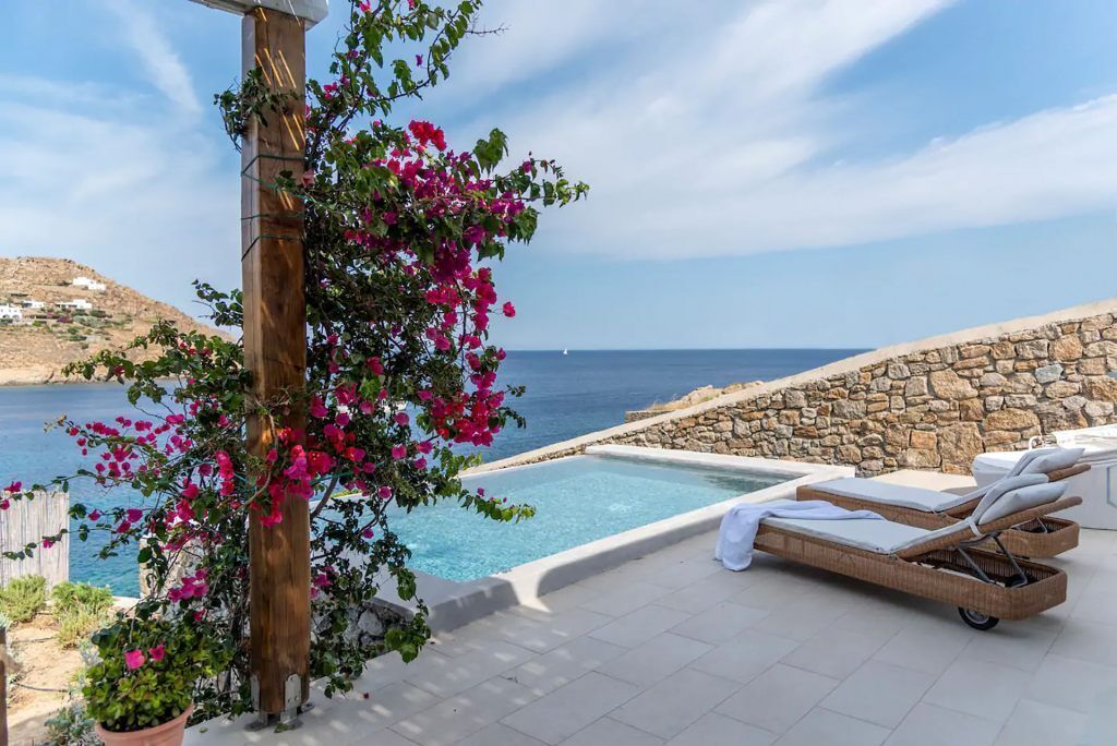 Etesians Luxury Suites