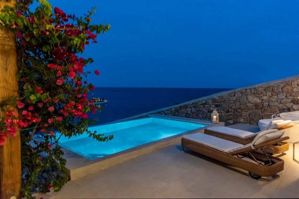 Etesians Luxury Suites