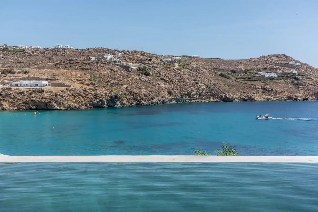 Etesians Luxury Suites