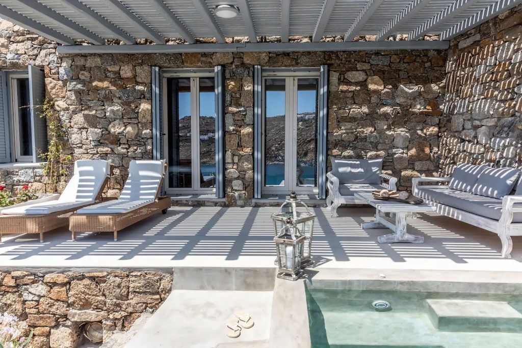 Etesians Luxury Suites
