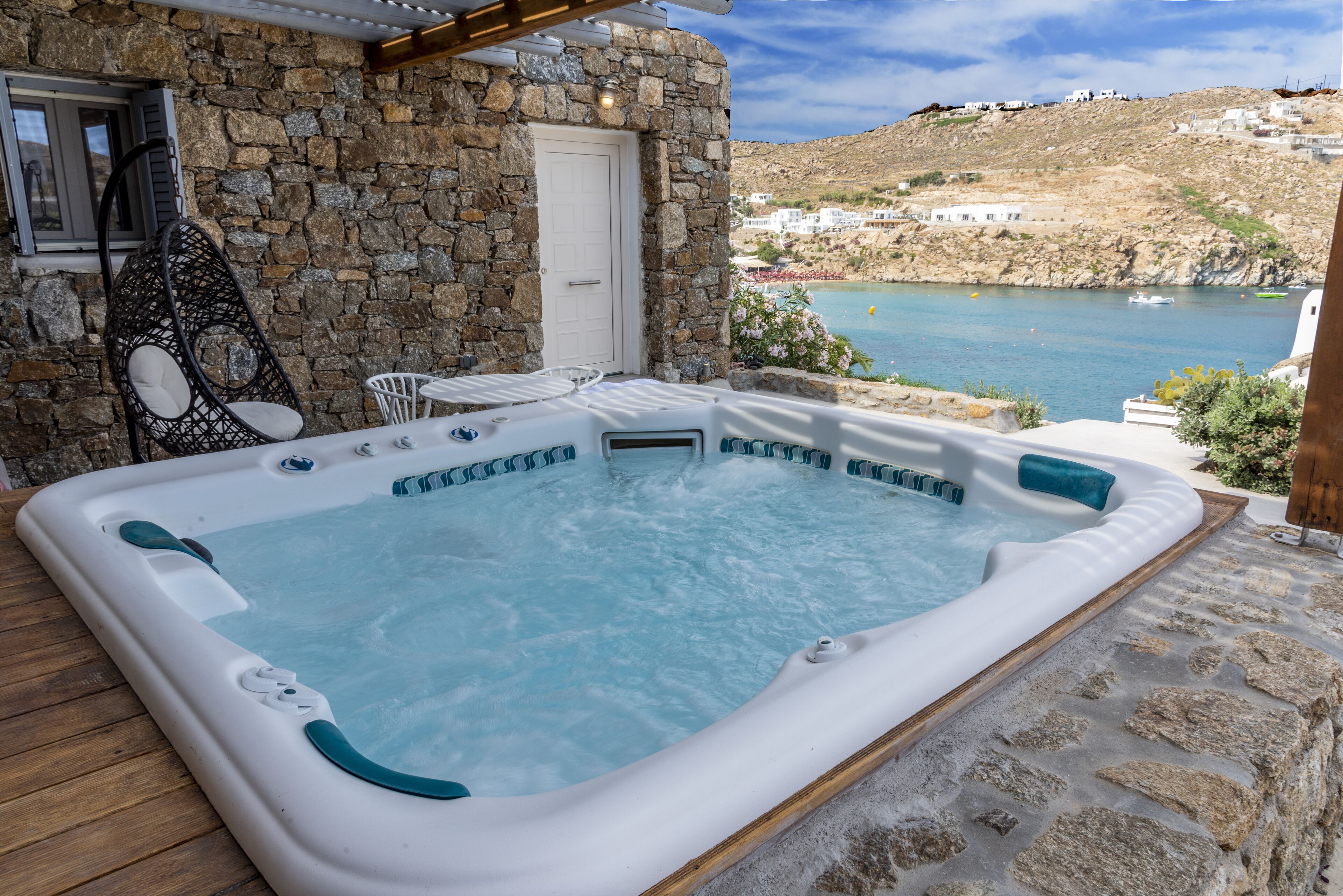 Etesians Luxury Suites