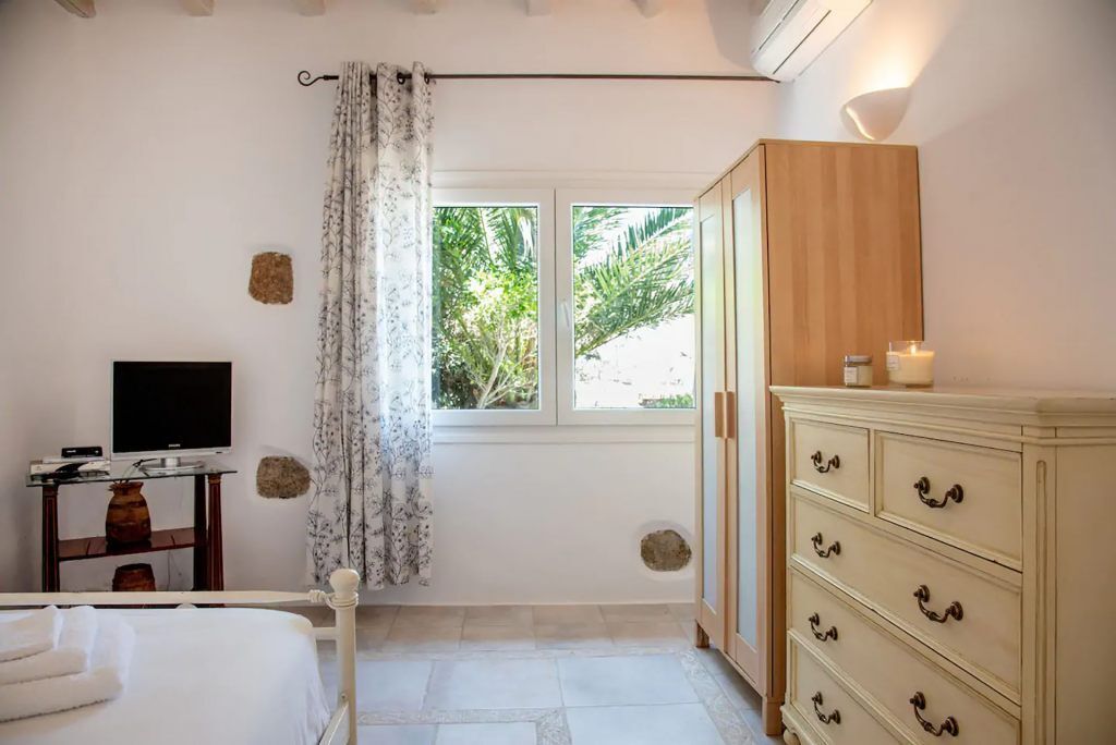Etesians Luxury Suites