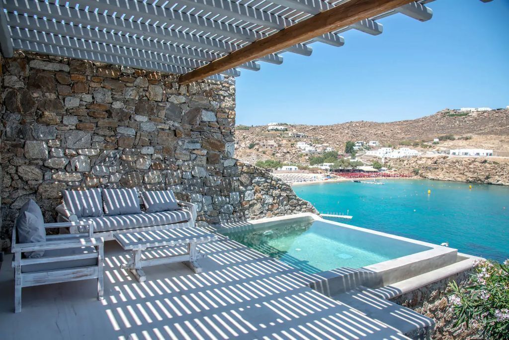 Etesians Luxury Suites