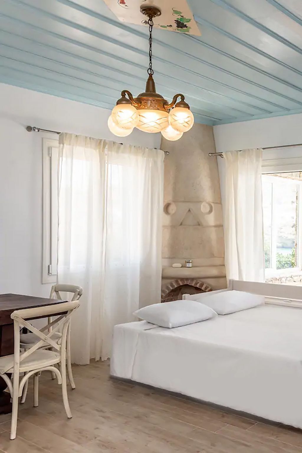 Etesians Luxury Suites