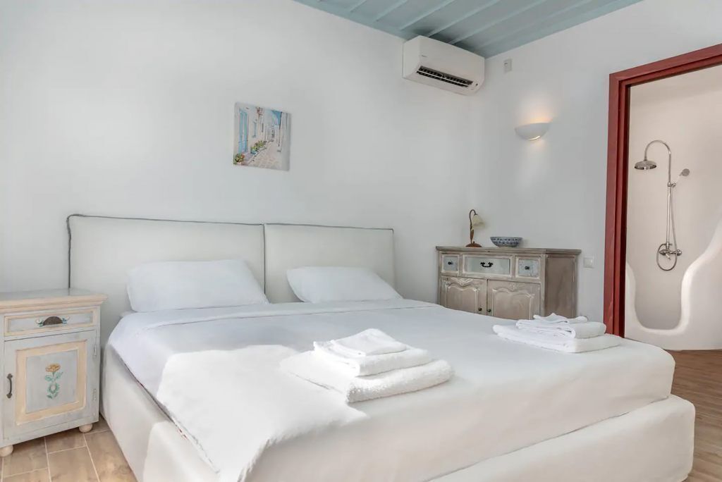 Etesians Luxury Suites