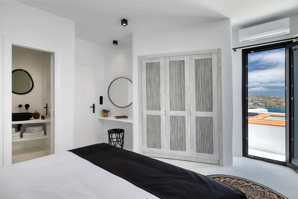 Psarou Black Villa