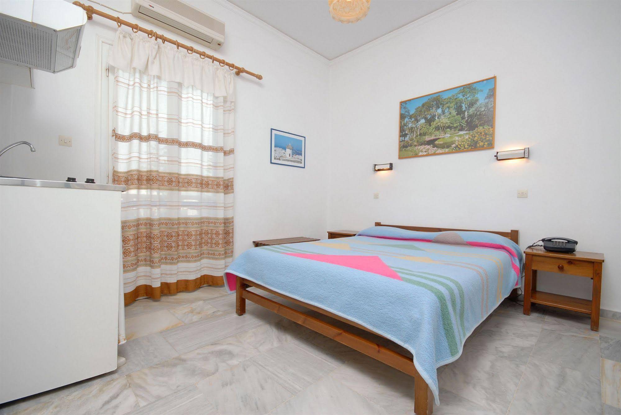 Birikos Studio & Apartments