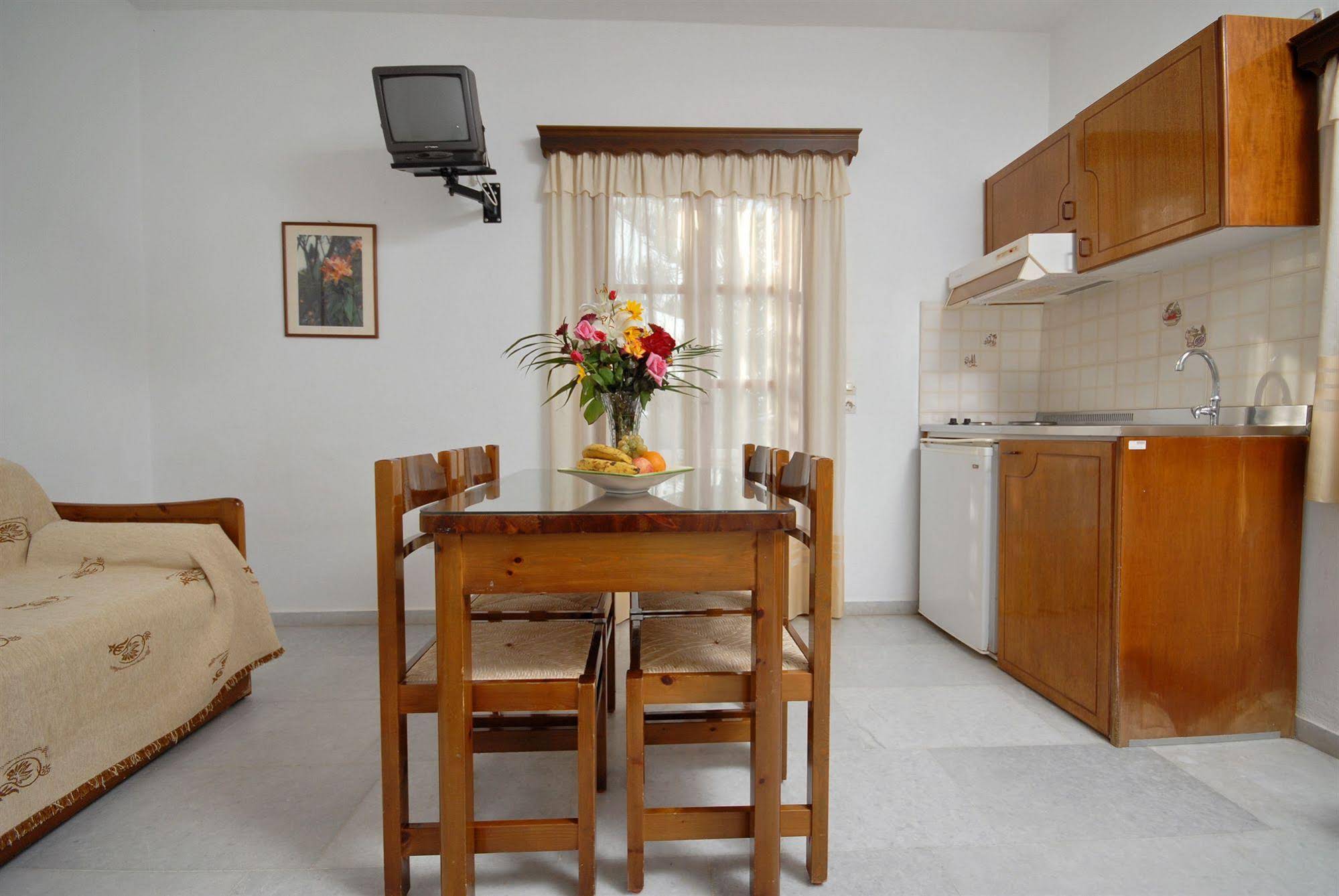 Birikos Studio & Apartments