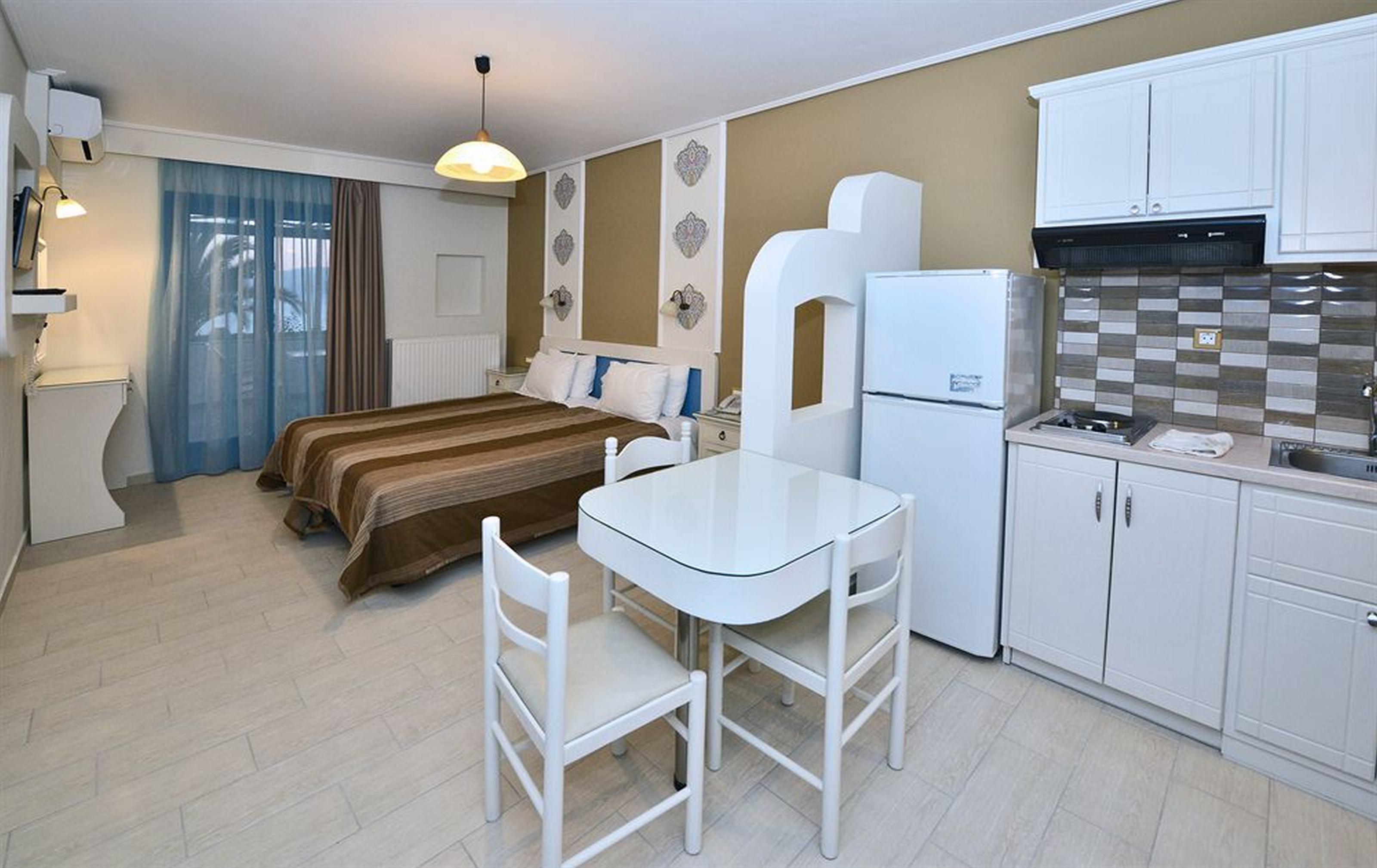 Liana Beach Hotel
