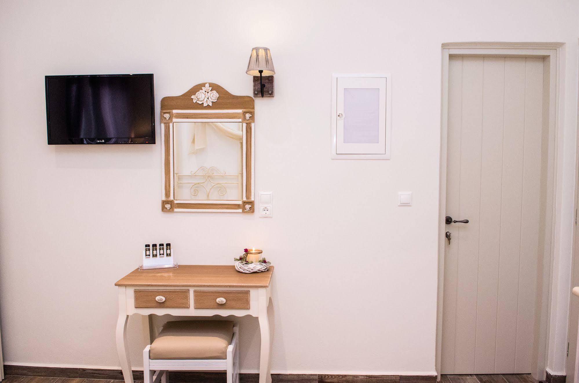 Naxos Petite Studios