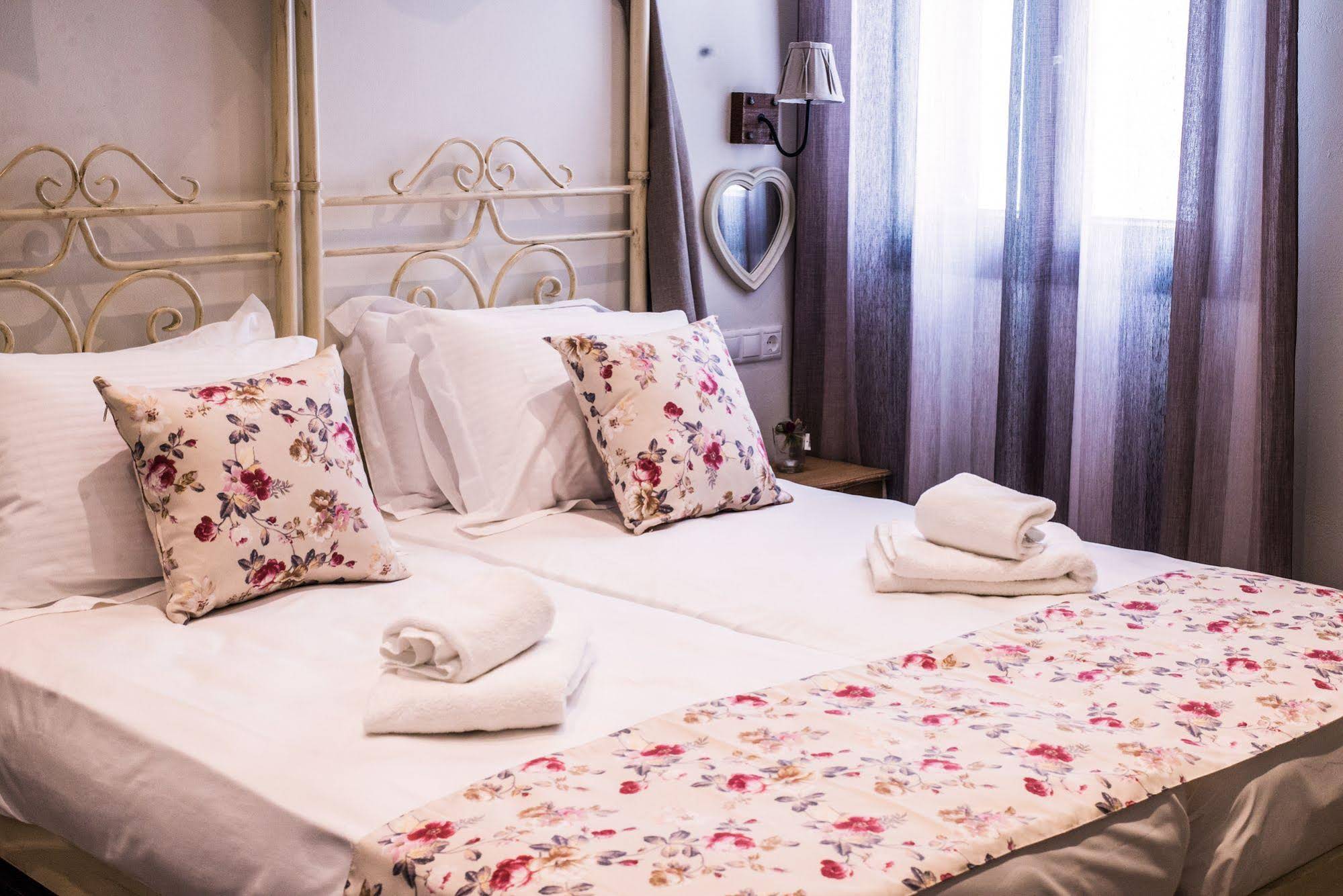Naxos Petite Studios