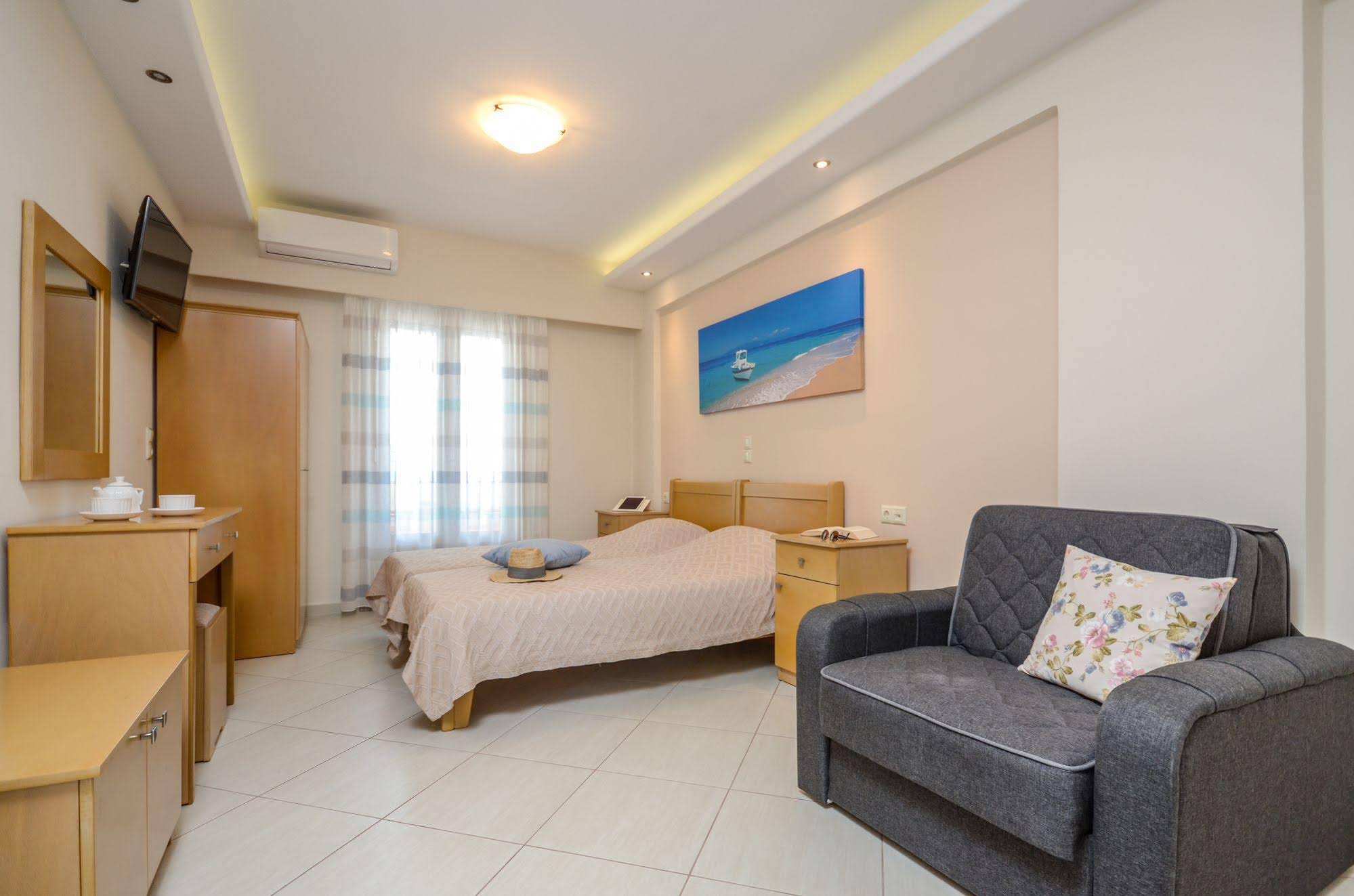 Ormos Holiday Studios