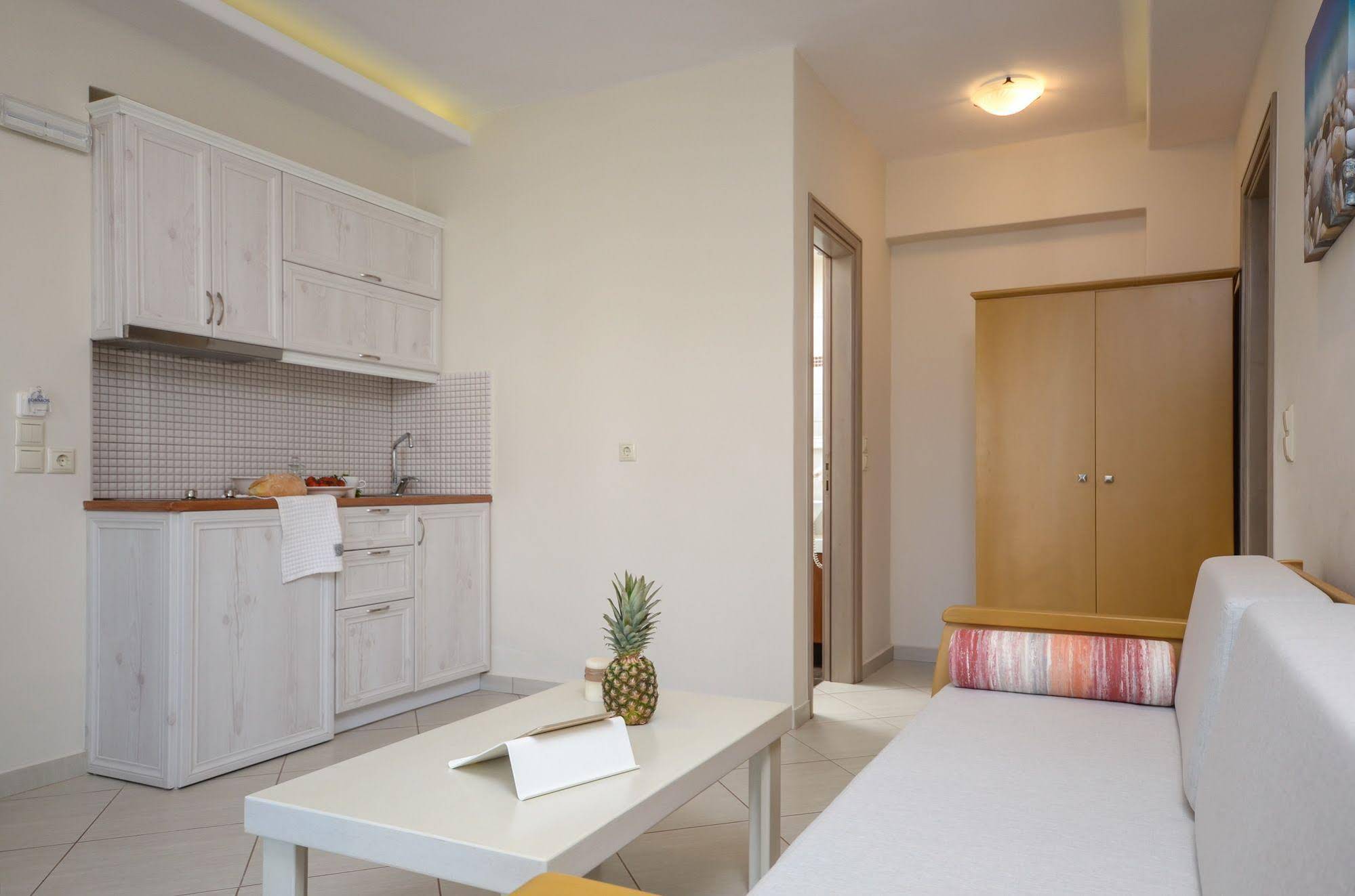 Ormos Holiday Studios