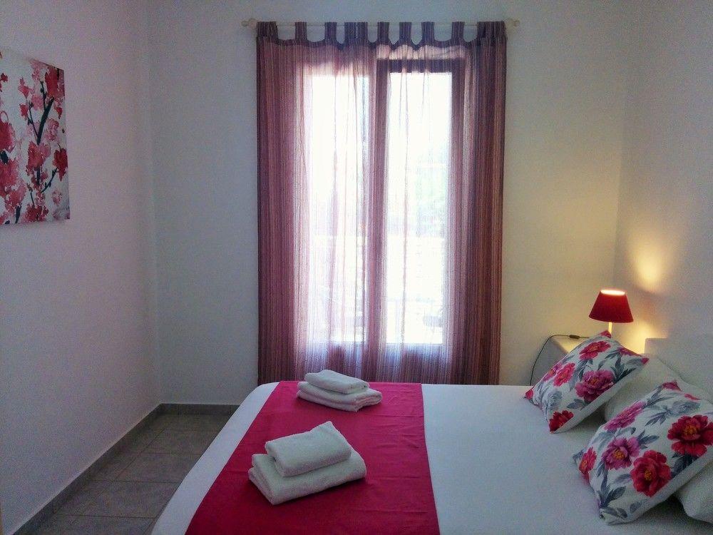 Dolphin Kastraki Studios