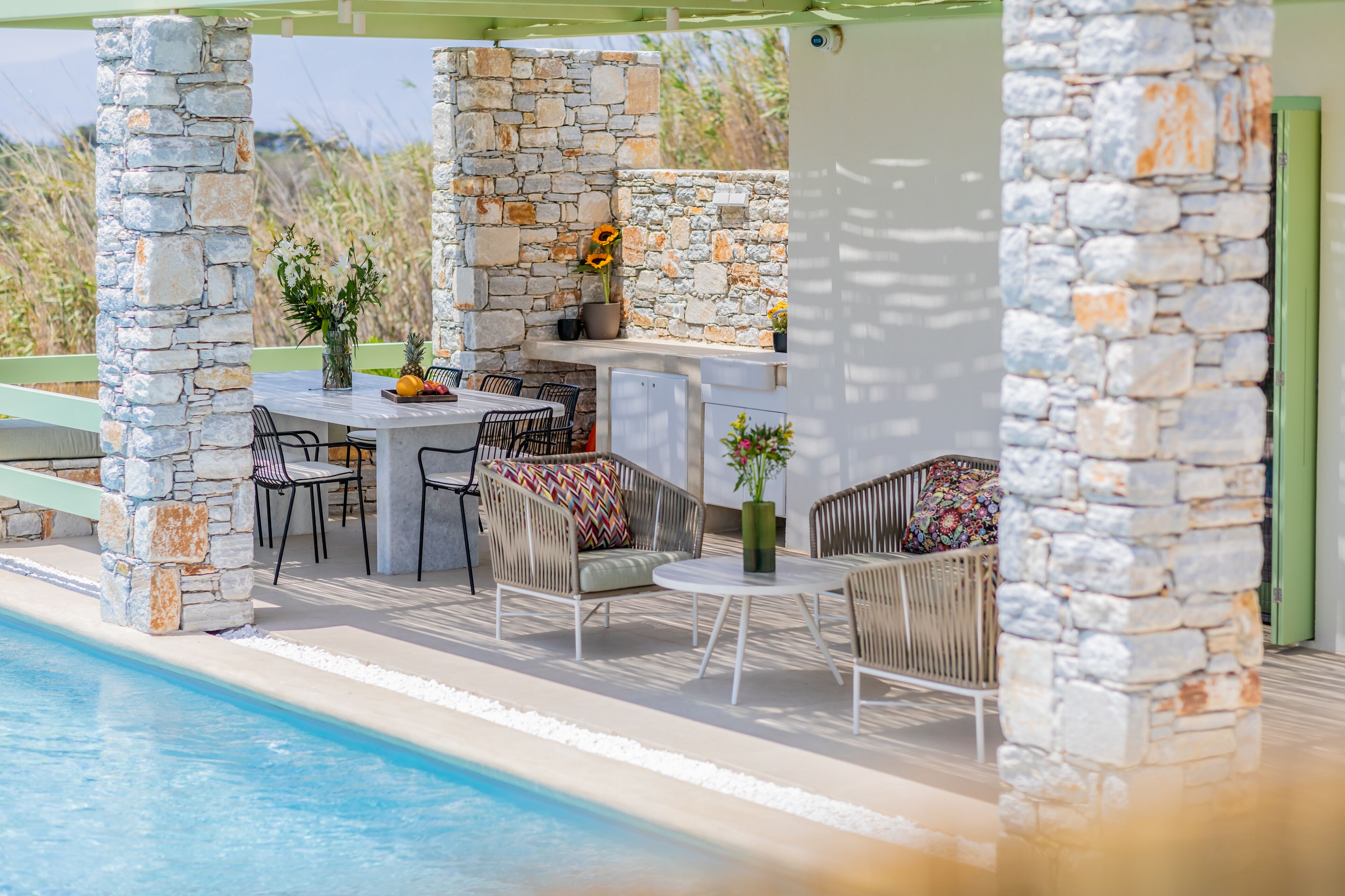 Plioni Villas & Suites