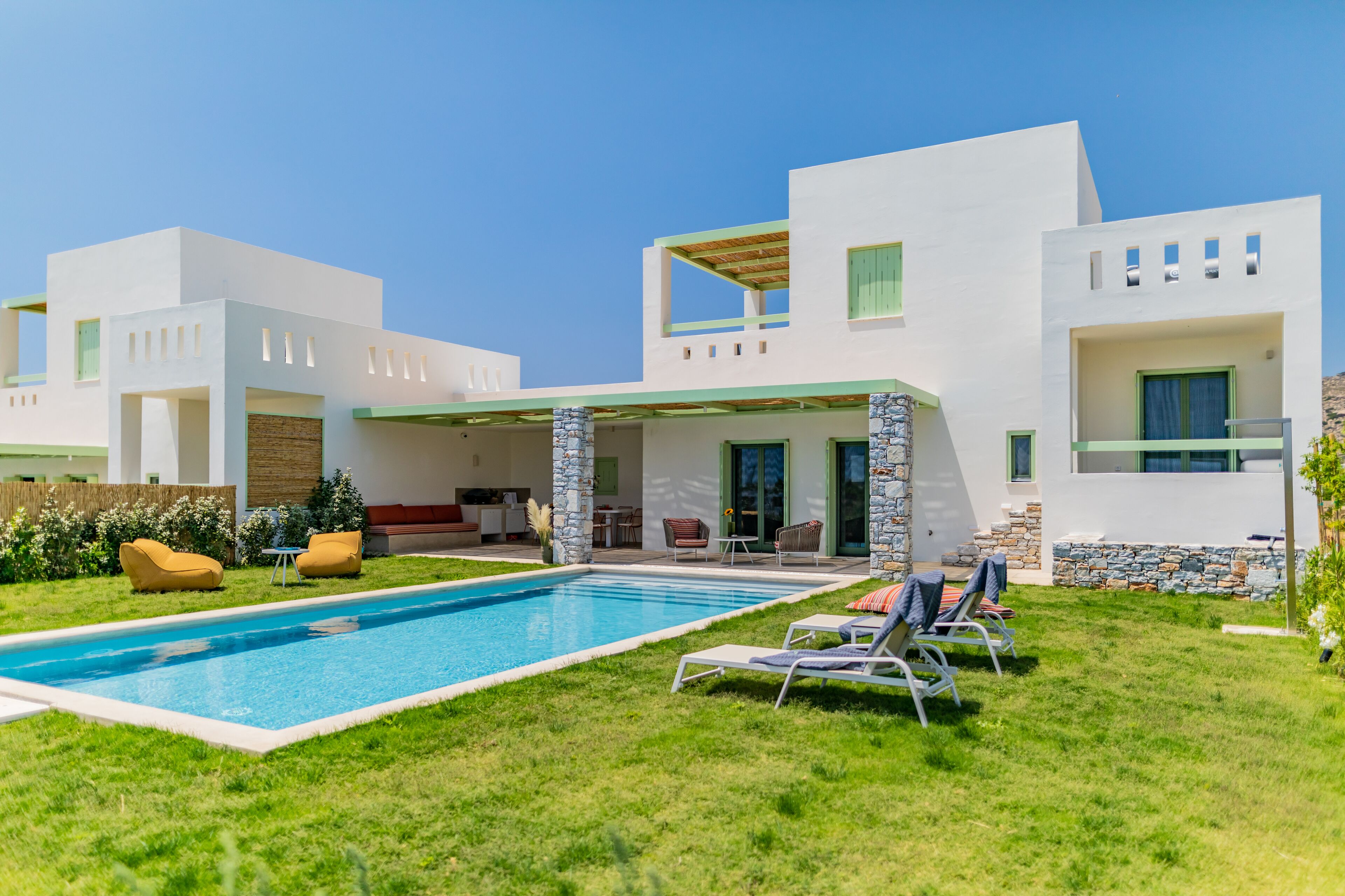 Plioni Villas & Suites