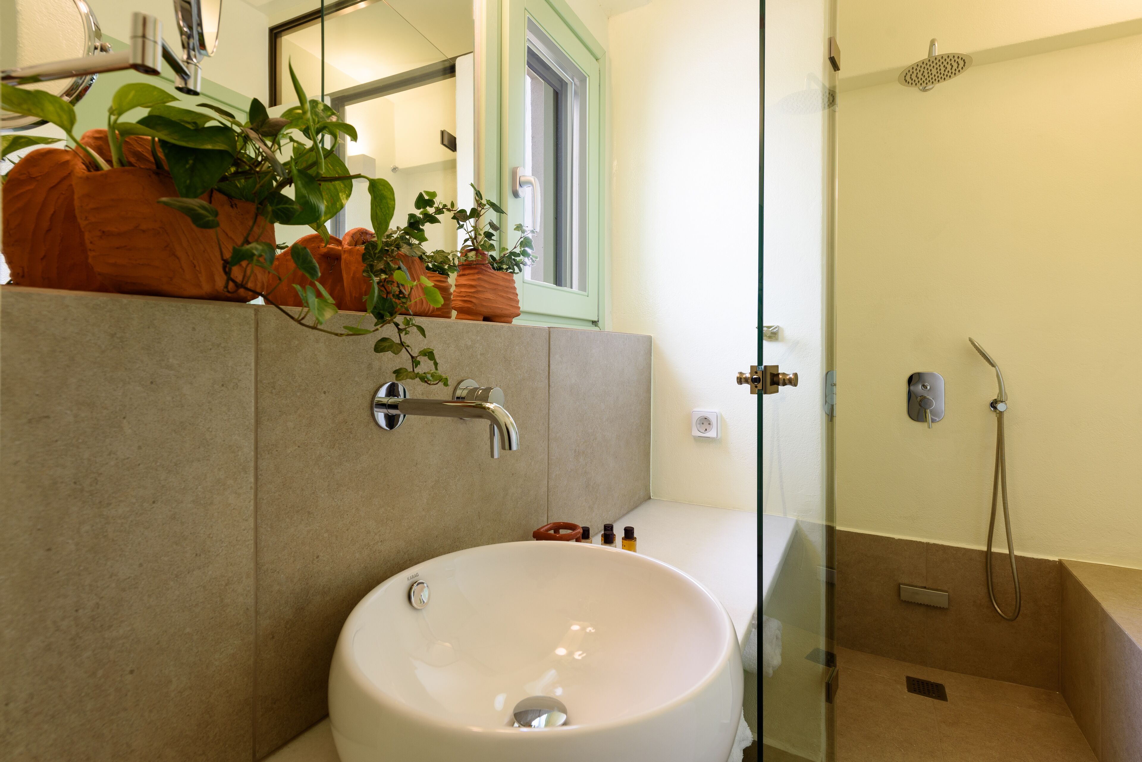 Plioni Villas & Suites