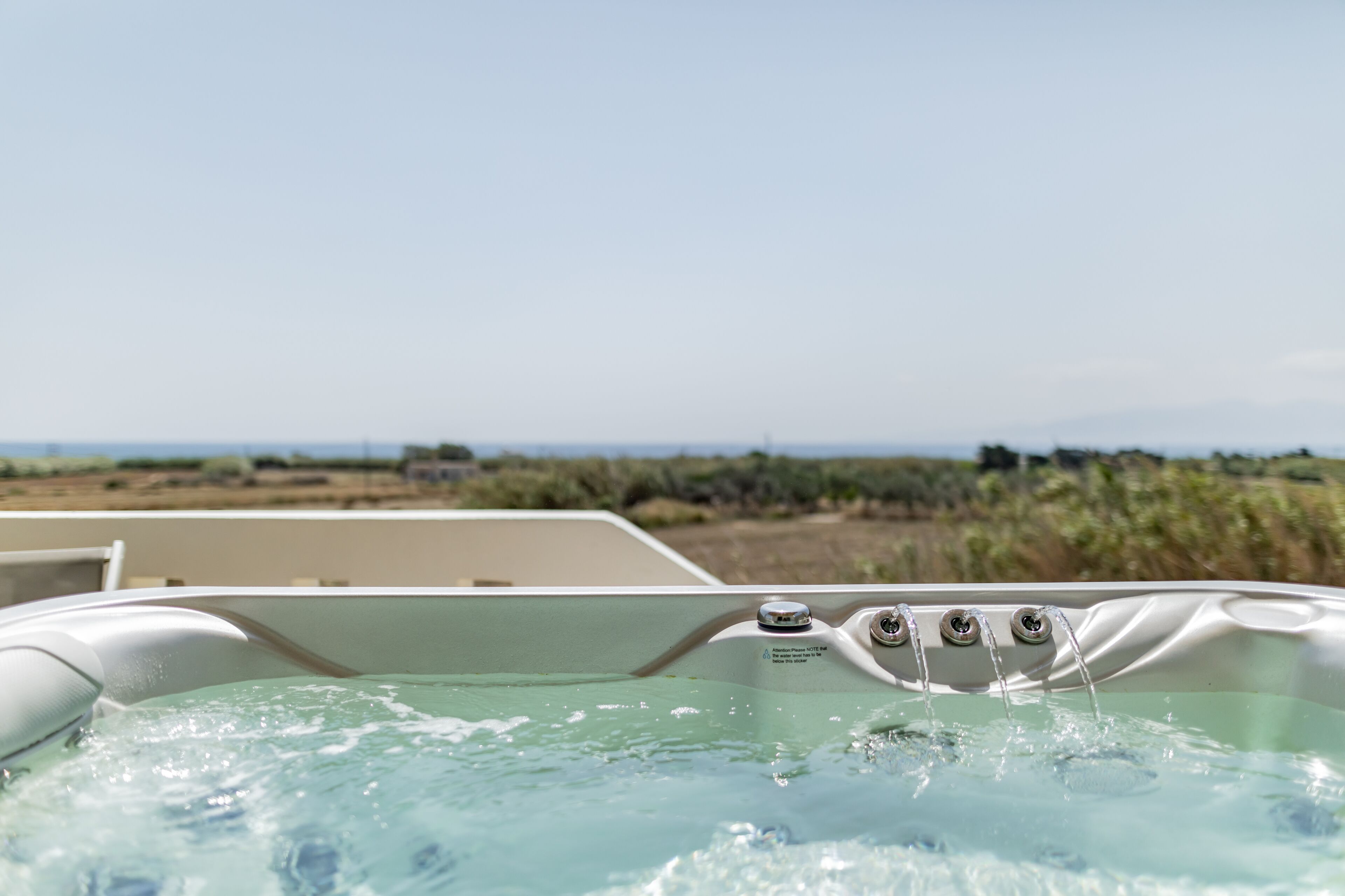 Plioni Villas & Suites