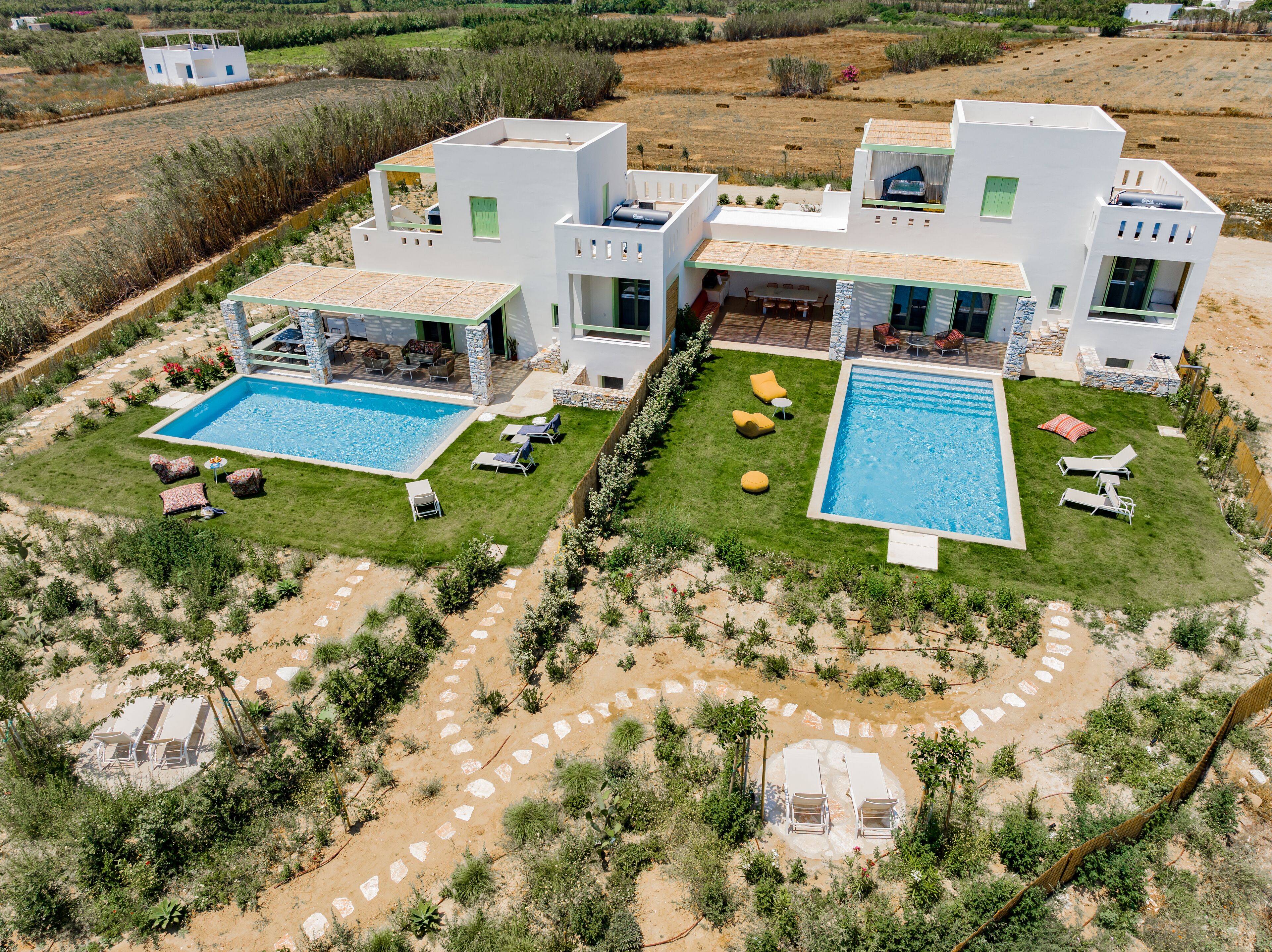 Plioni Villas & Suites