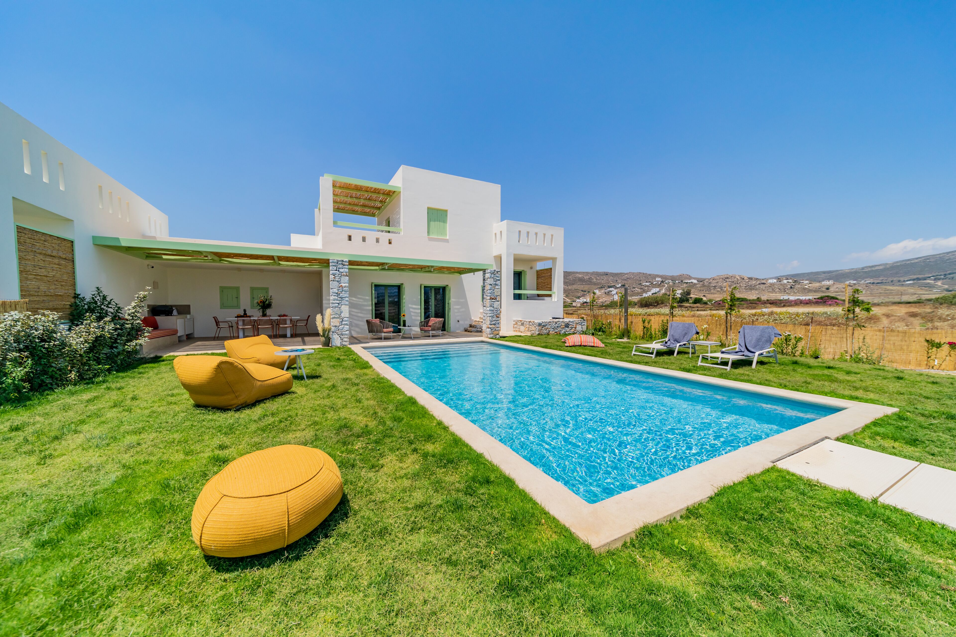 Plioni Villas & Suites